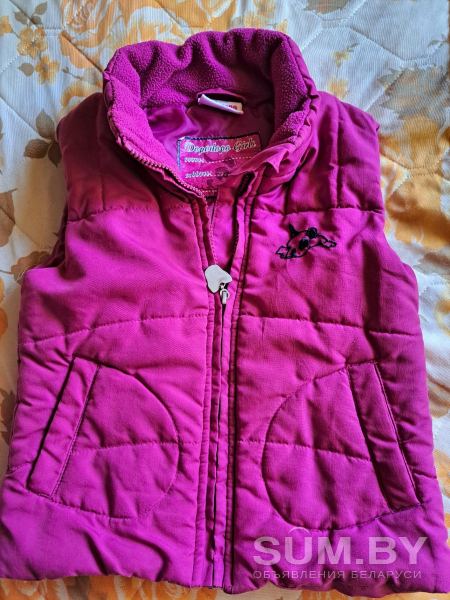 Куртка-жилетка бордовая с карманами на девочку 3-4г (р.96-104), б.у объявление Продам уменьшенное изображение 