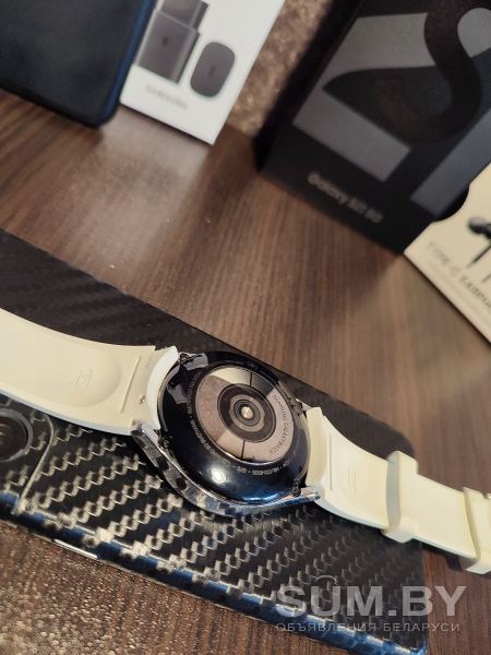 Комплект Samsung Galaxy S21, Watch 4 Classic и аксессуары объявление Продам уменьшенное изображение 