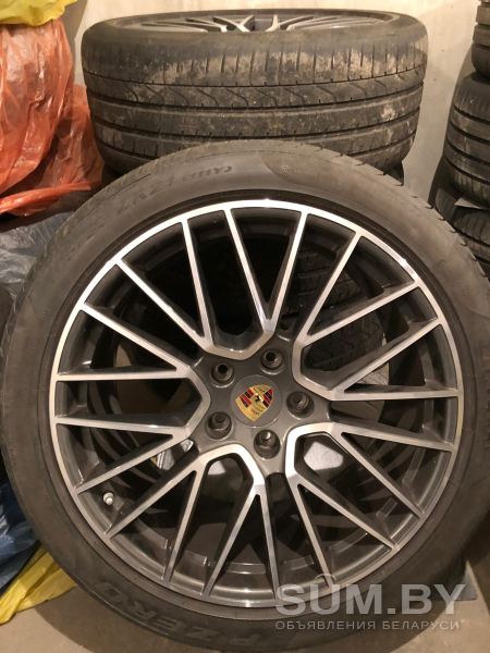 Комплект оригинальных дисков R21 на Porsche Cayenne 2019 года с летней резиной Pirelli объявление Продам уменьшенное изображение 