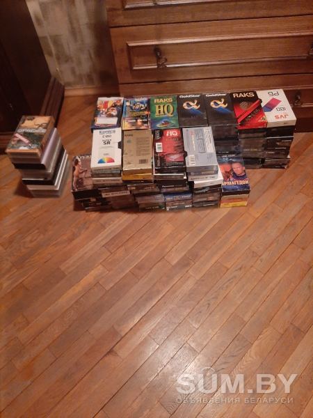 Видеокасеты и DVD диски с записями объявление Продам уменьшенное изображение 