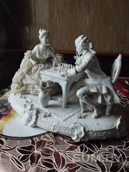 Скульптурная композиция *Игроки в шахматы*. Фарфор объявление Продам уменьшенное изображение 