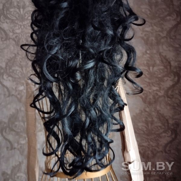 Парики, шиньон из искусственных волос объявление Продам уменьшенное изображение 