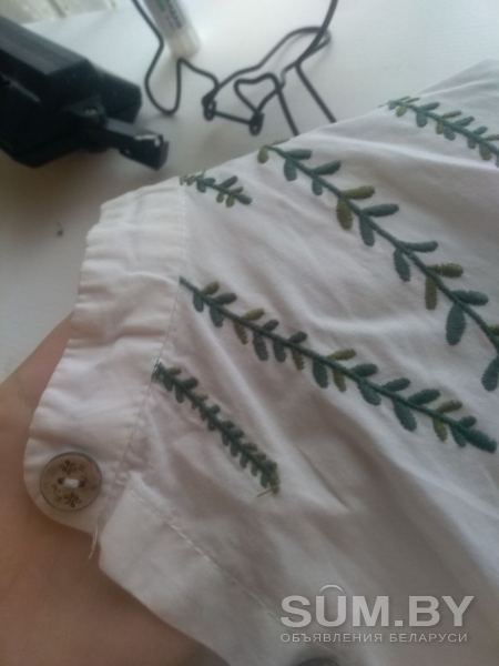 Хлопковая белая рубашка с вышивкой листиками, платье-рубашка объявление Продам уменьшенное изображение 