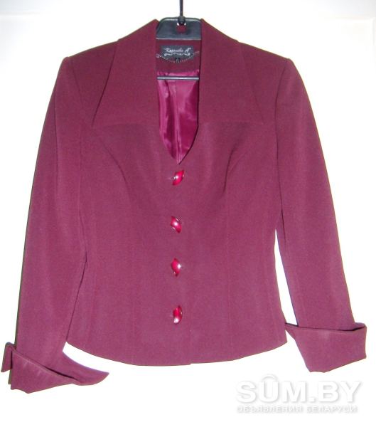 Костюм брючный бордовый 3 в 1 (жакет-брюки-блузка), как новый, р.42-44 объявление Продам уменьшенное изображение 