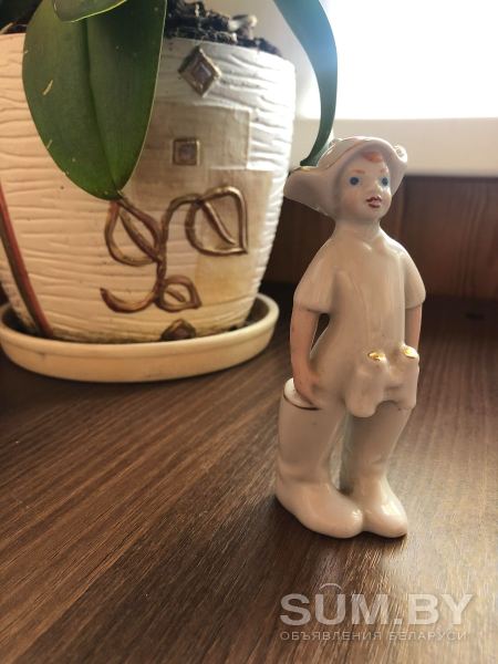 Керамическая статуэтка юный Буденовец с биноклем объявление Продам уменьшенное изображение 