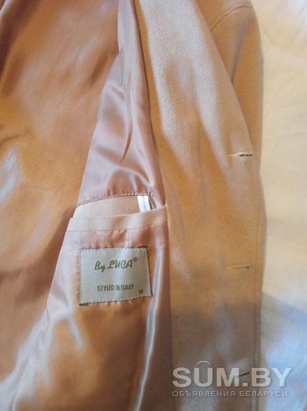Пиджак мужской светлый на 4-х пуговицах объявление Продам уменьшенное изображение 