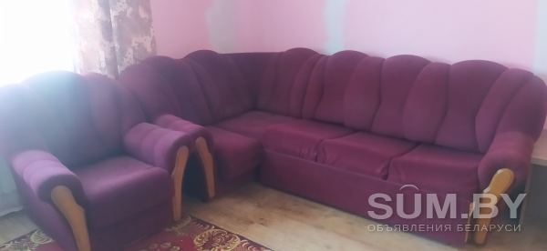 Продам угловой диван с двумя креслами