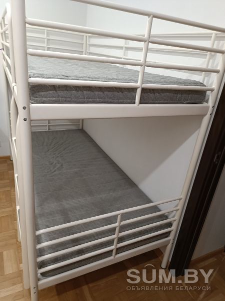 Продается двухъярусная металлическая кровать Икеа (белая) 90*200 с матрасами в отличном состоянии (пользовались мало) объявление Продам уменьшенное изображение 